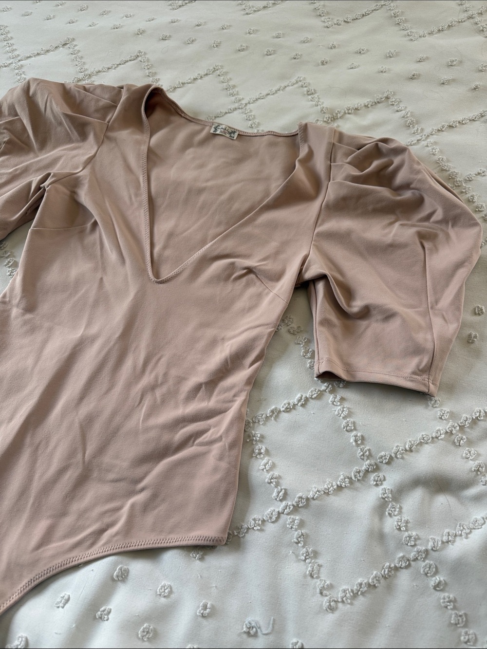Free People Puff Sleeve V-Neck Bodysuit Blush Size Small NWOT - Picture 4 of 9